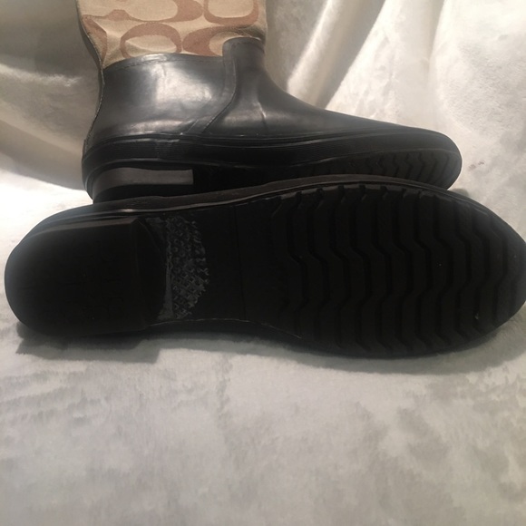 Coach signature rain boots size 7 - Picture 4 of 4